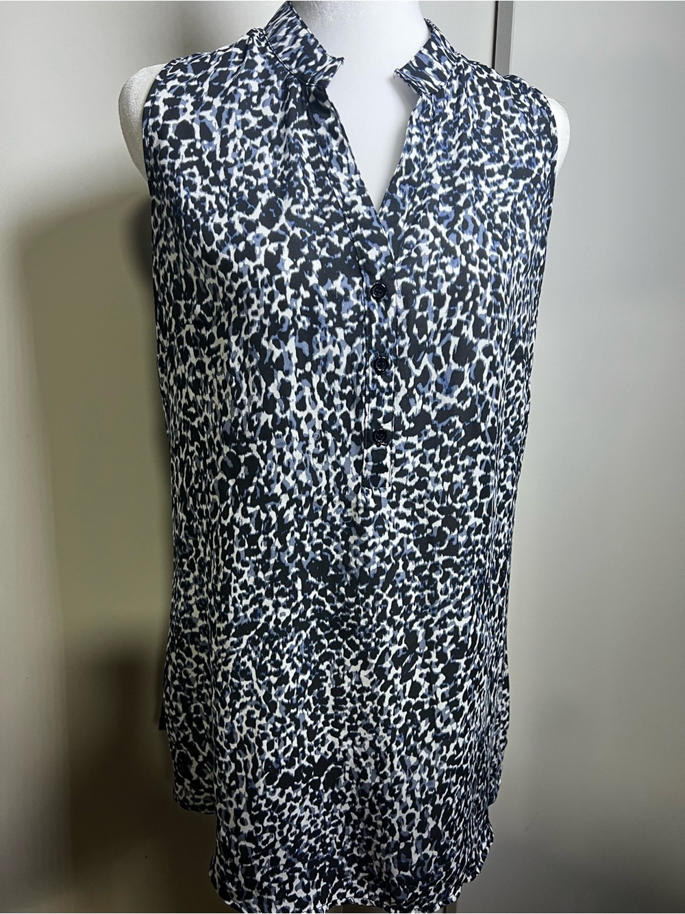 Spense Blue and White Sleeveless Printed Henley Blouse